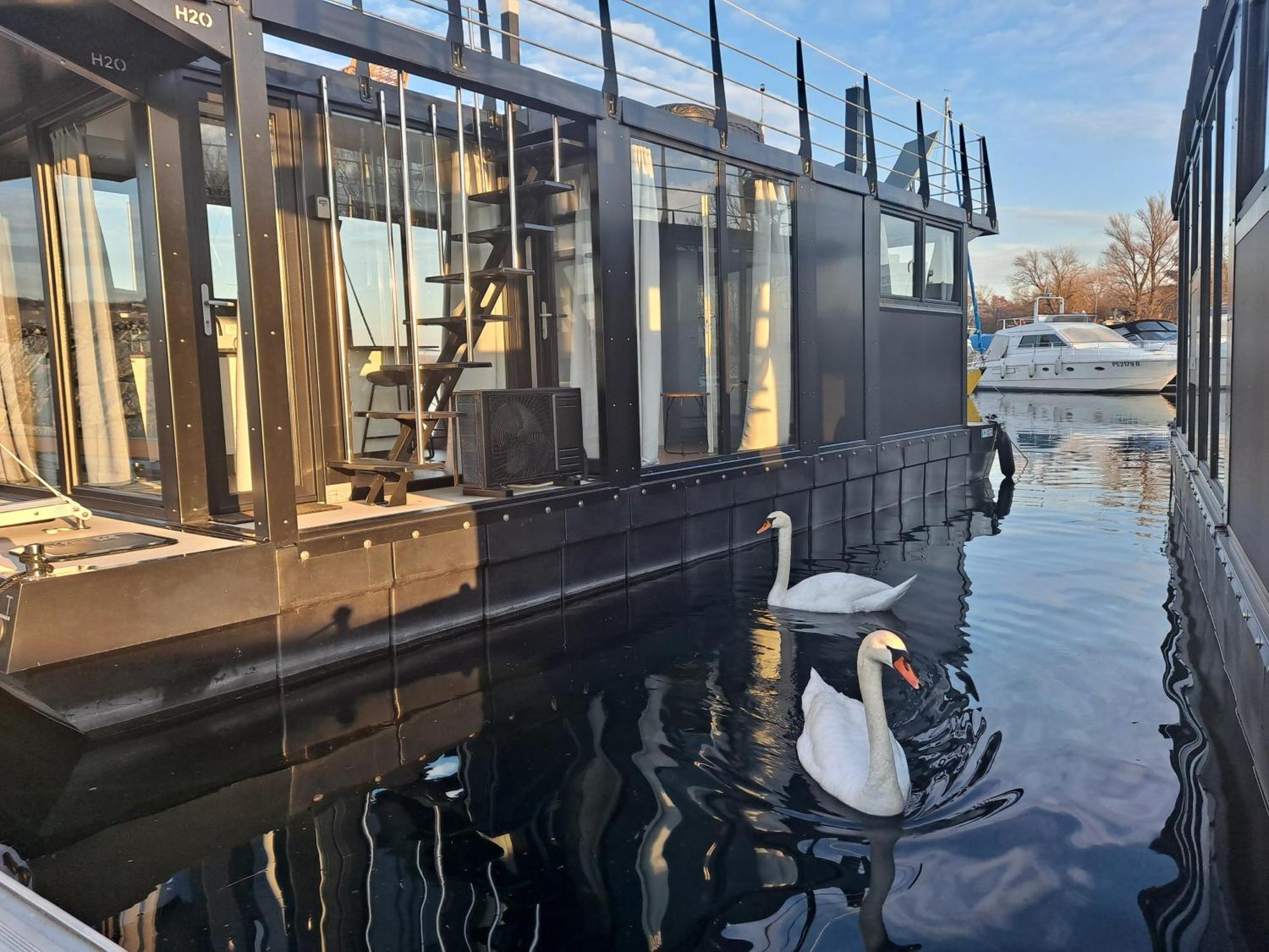 Floating Experience Black Pearl, Lago Maggiore Dormelletto Exterior photo