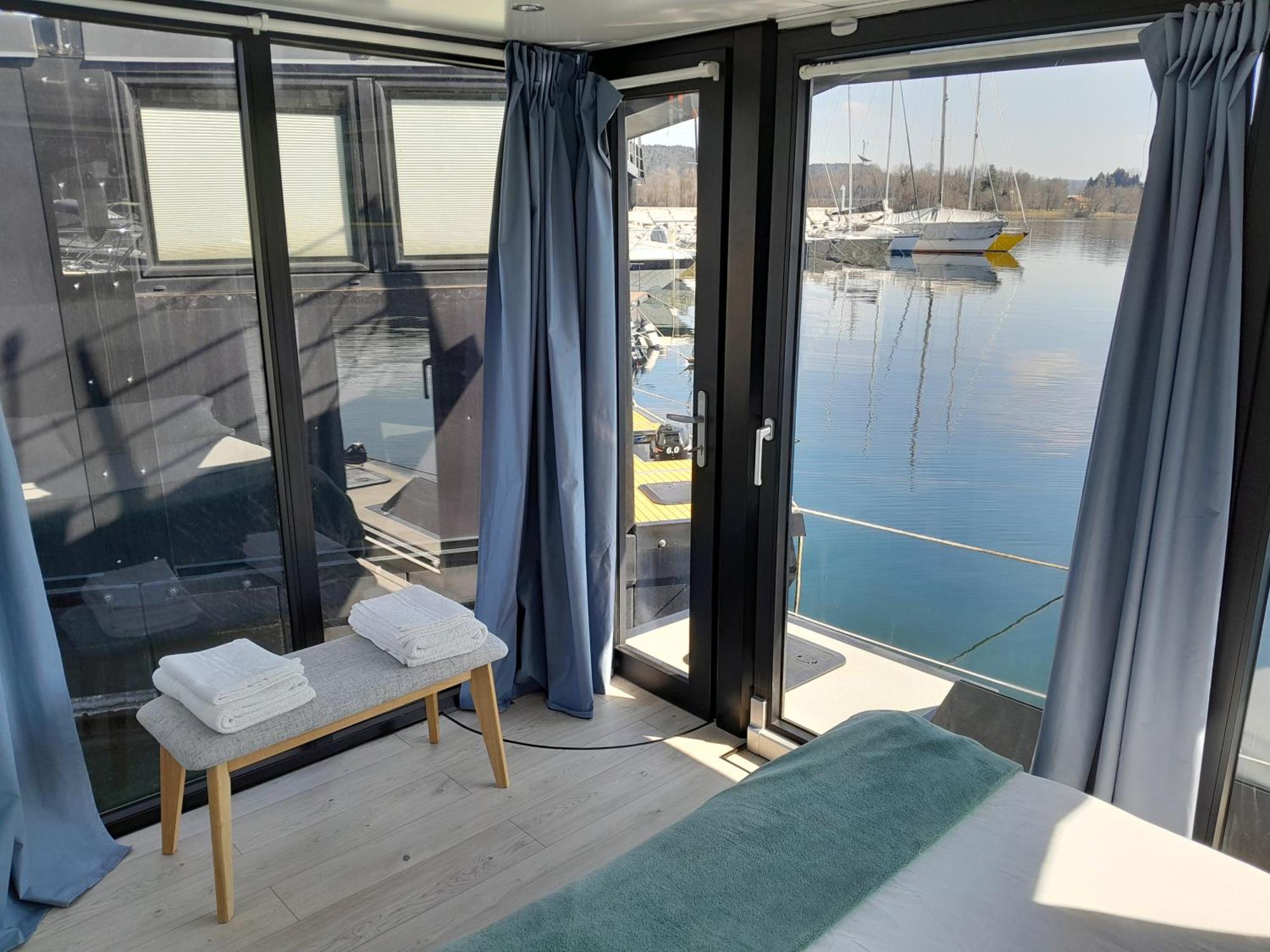 Floating Experience Black Pearl, Lago Maggiore Dormelletto Exterior photo