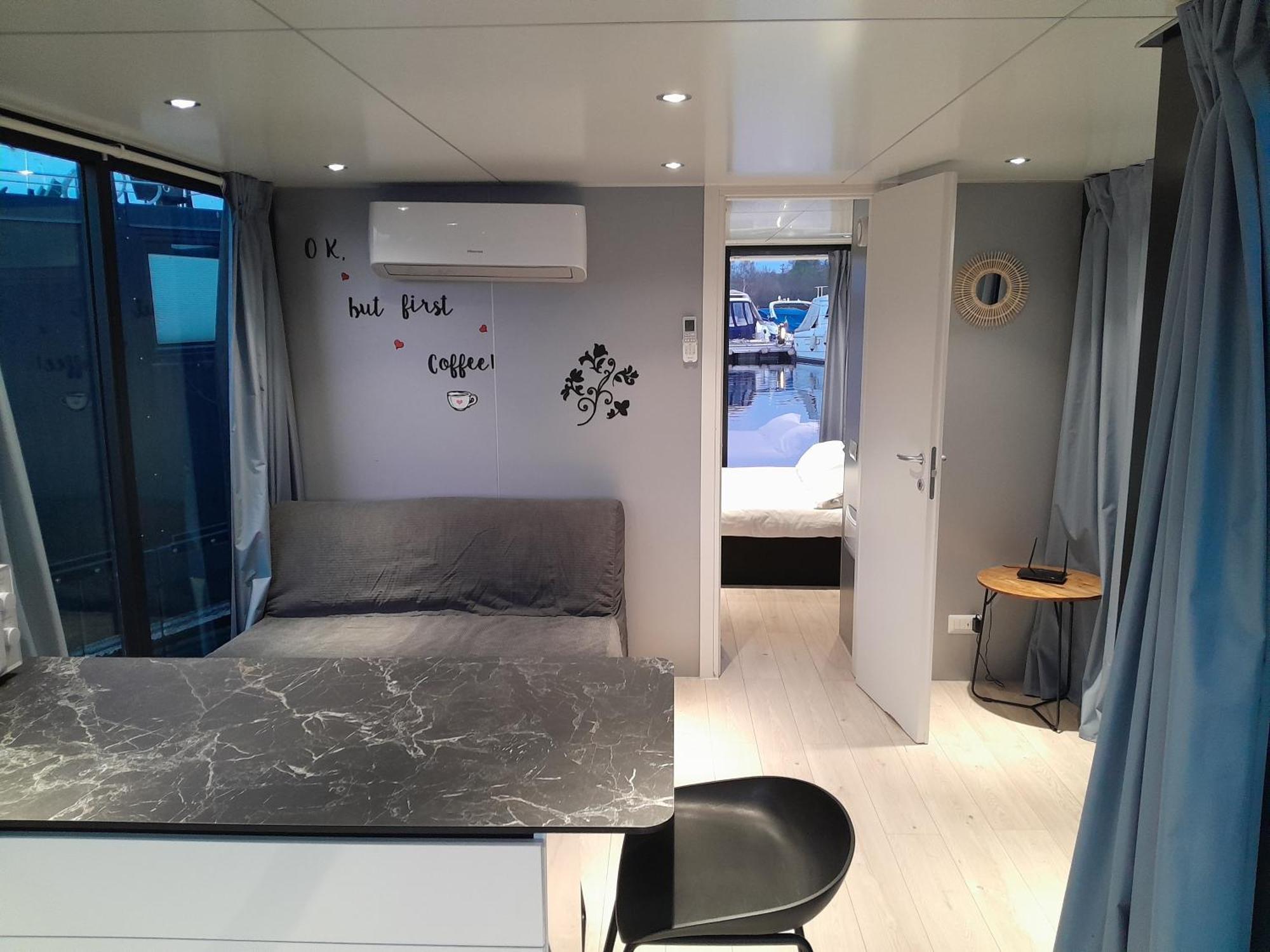Floating Experience Black Pearl, Lago Maggiore Dormelletto Exterior photo