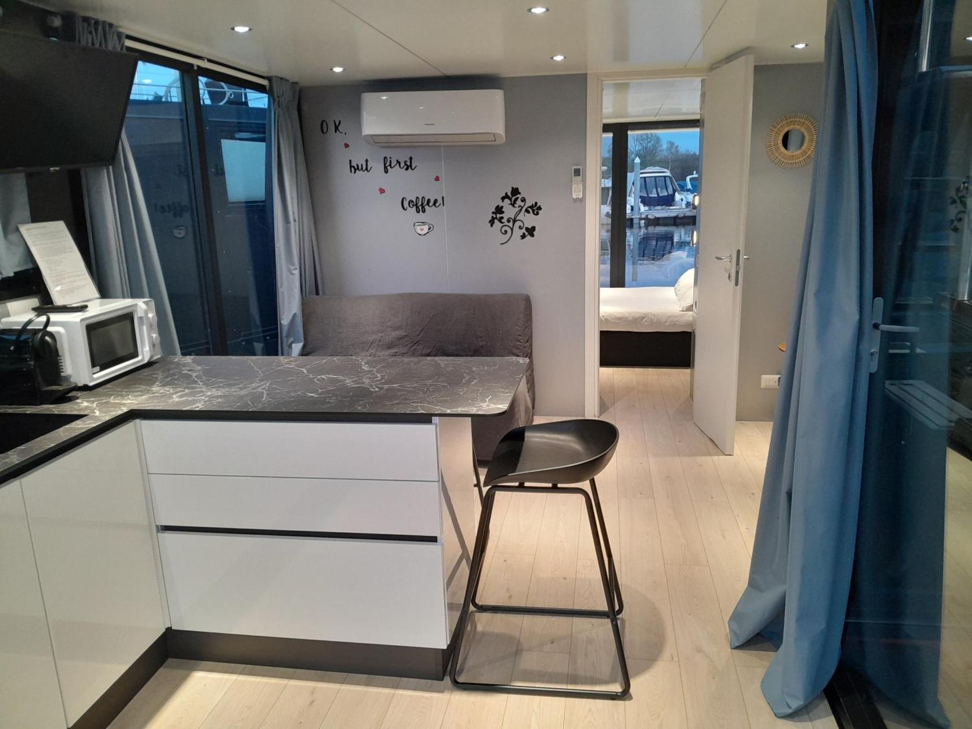 Floating Experience Black Pearl, Lago Maggiore Dormelletto Exterior photo