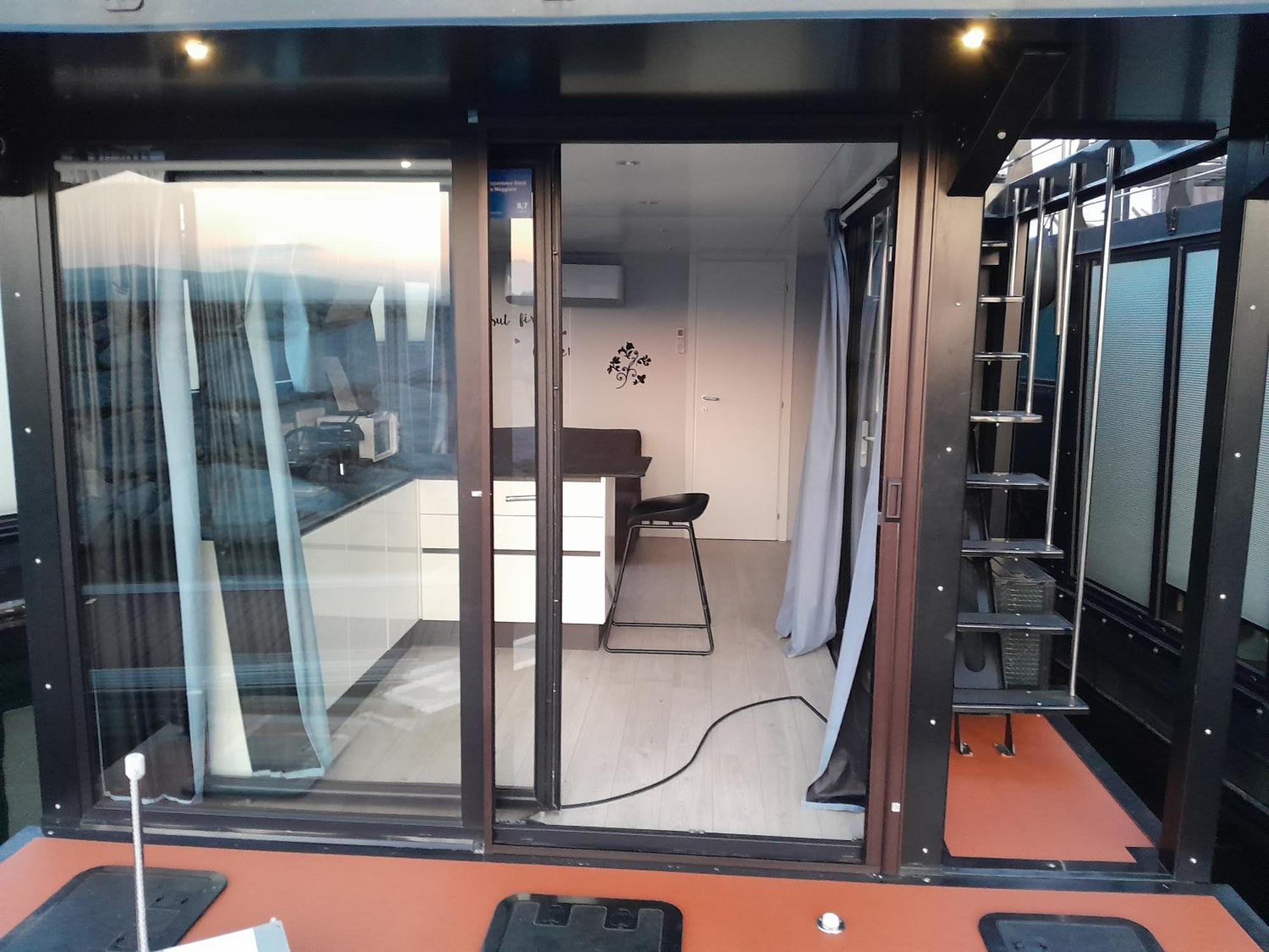 Floating Experience Black Pearl, Lago Maggiore Dormelletto Exterior photo