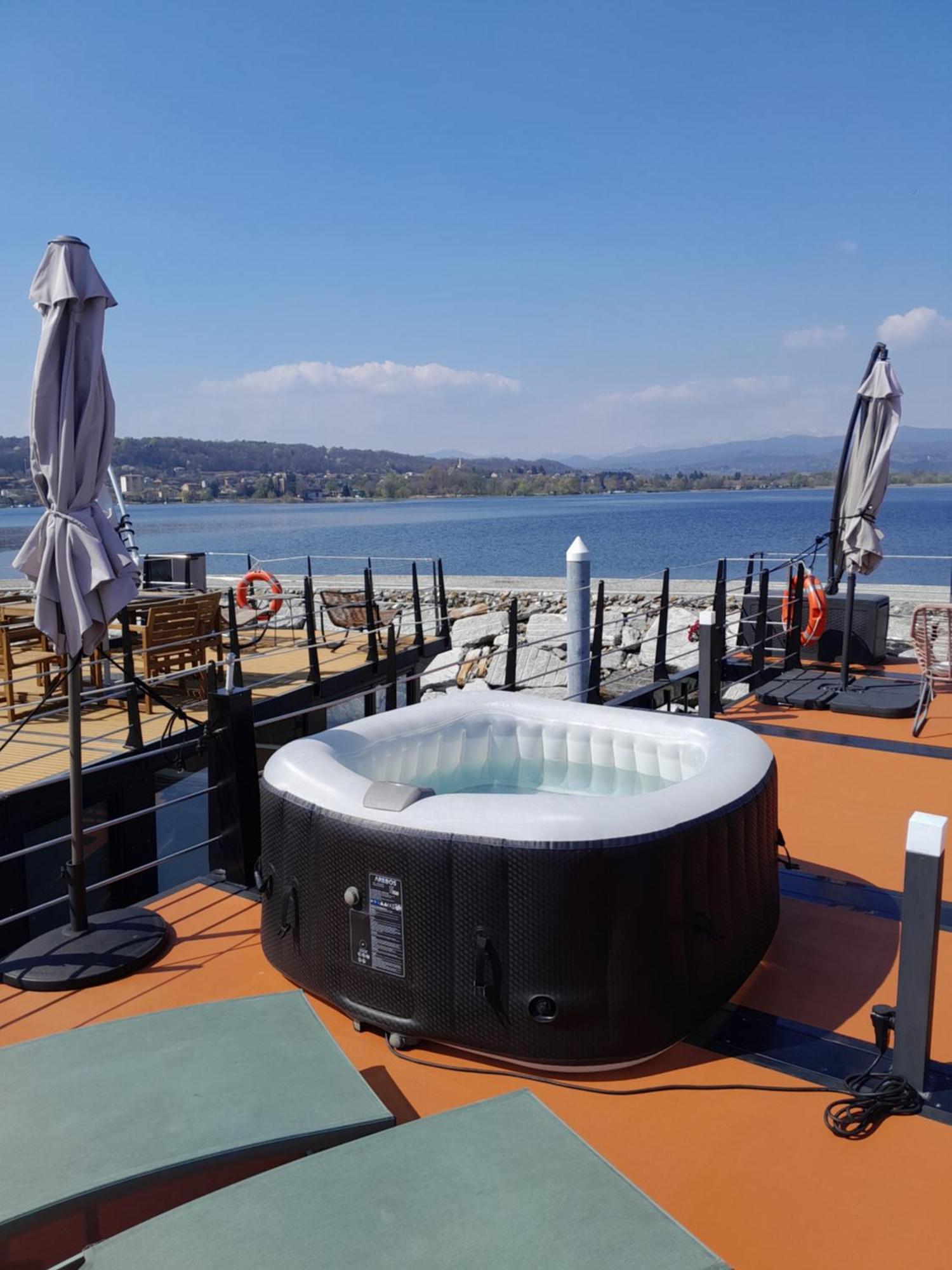 Floating Experience Black Pearl, Lago Maggiore Dormelletto Exterior photo
