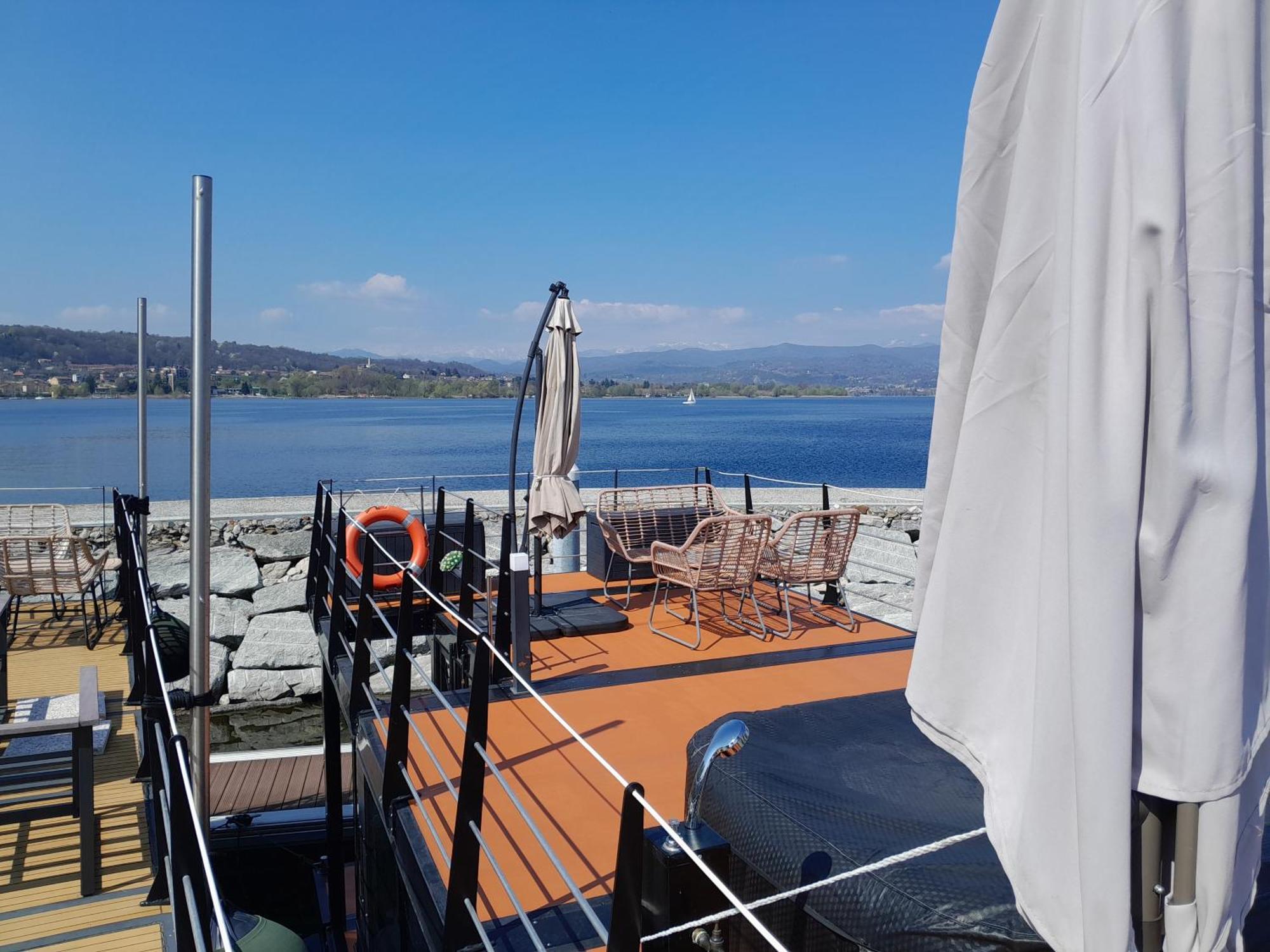 Floating Experience Black Pearl, Lago Maggiore Dormelletto Exterior photo