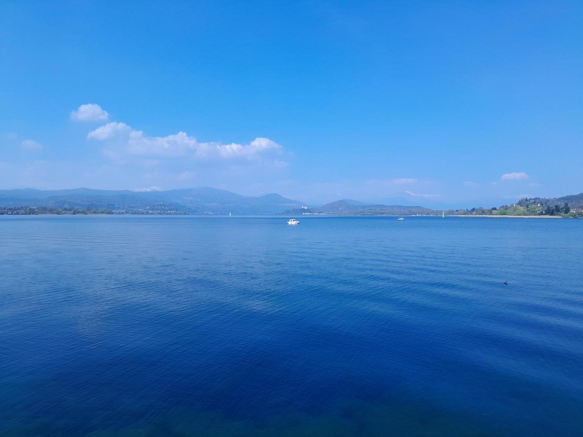 Floating Experience Black Pearl, Lago Maggiore Dormelletto Exterior photo