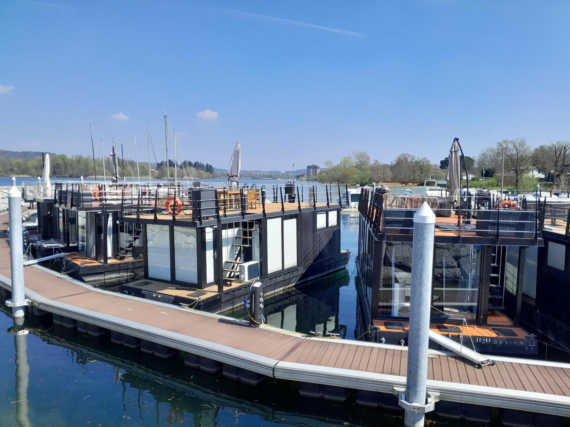 Floating Experience Black Pearl, Lago Maggiore Dormelletto Exterior photo