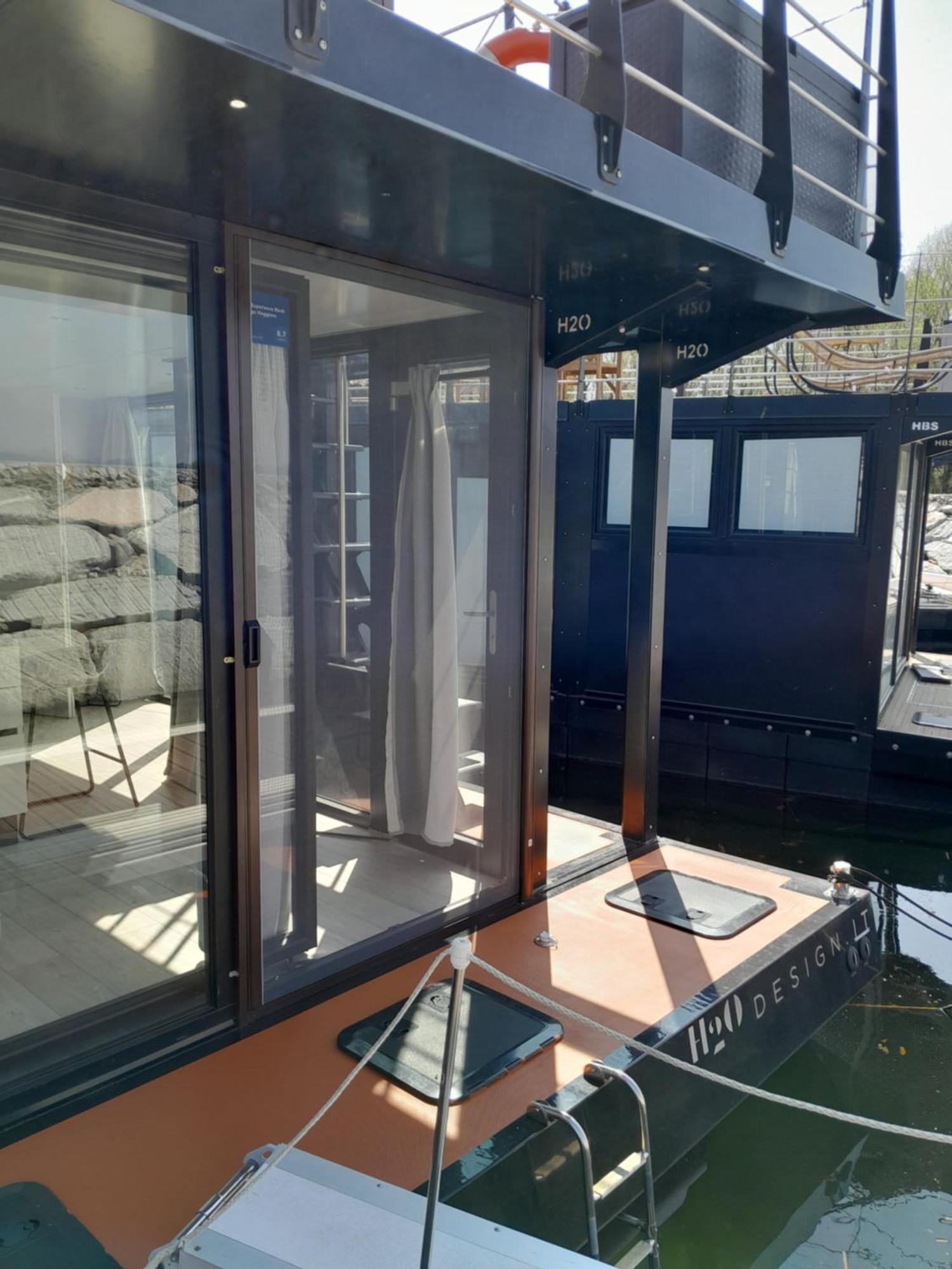 Floating Experience Black Pearl, Lago Maggiore Dormelletto Exterior photo