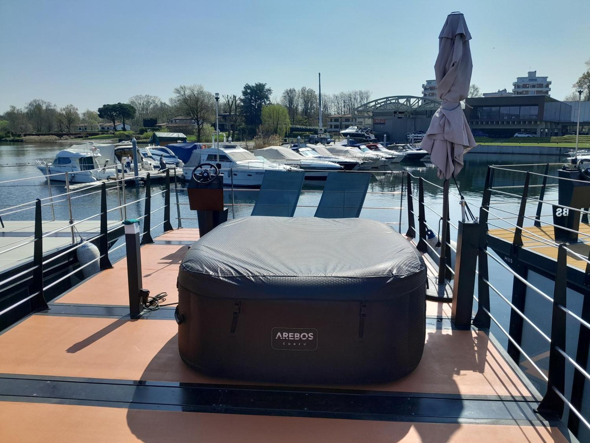 Floating Experience Black Pearl, Lago Maggiore Dormelletto Exterior photo