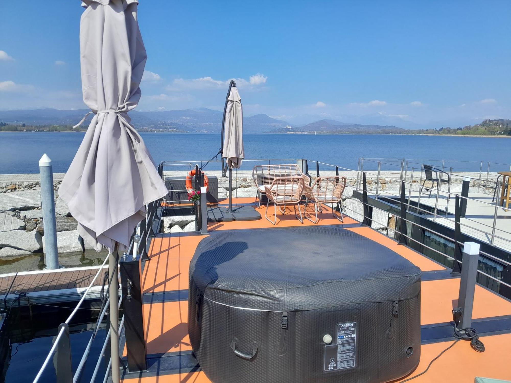 Floating Experience Black Pearl, Lago Maggiore Dormelletto Exterior photo