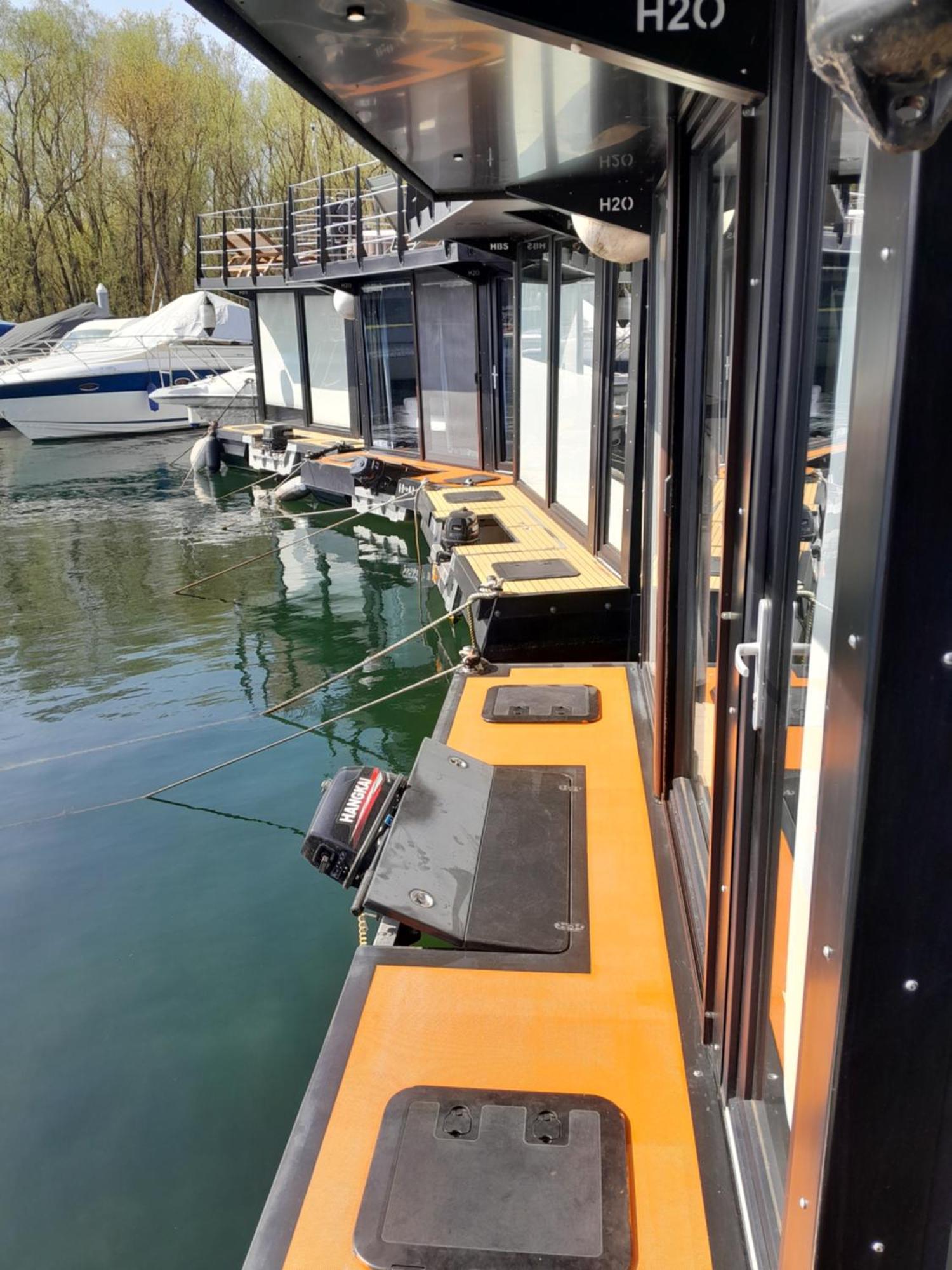Floating Experience Black Pearl, Lago Maggiore Dormelletto Exterior photo